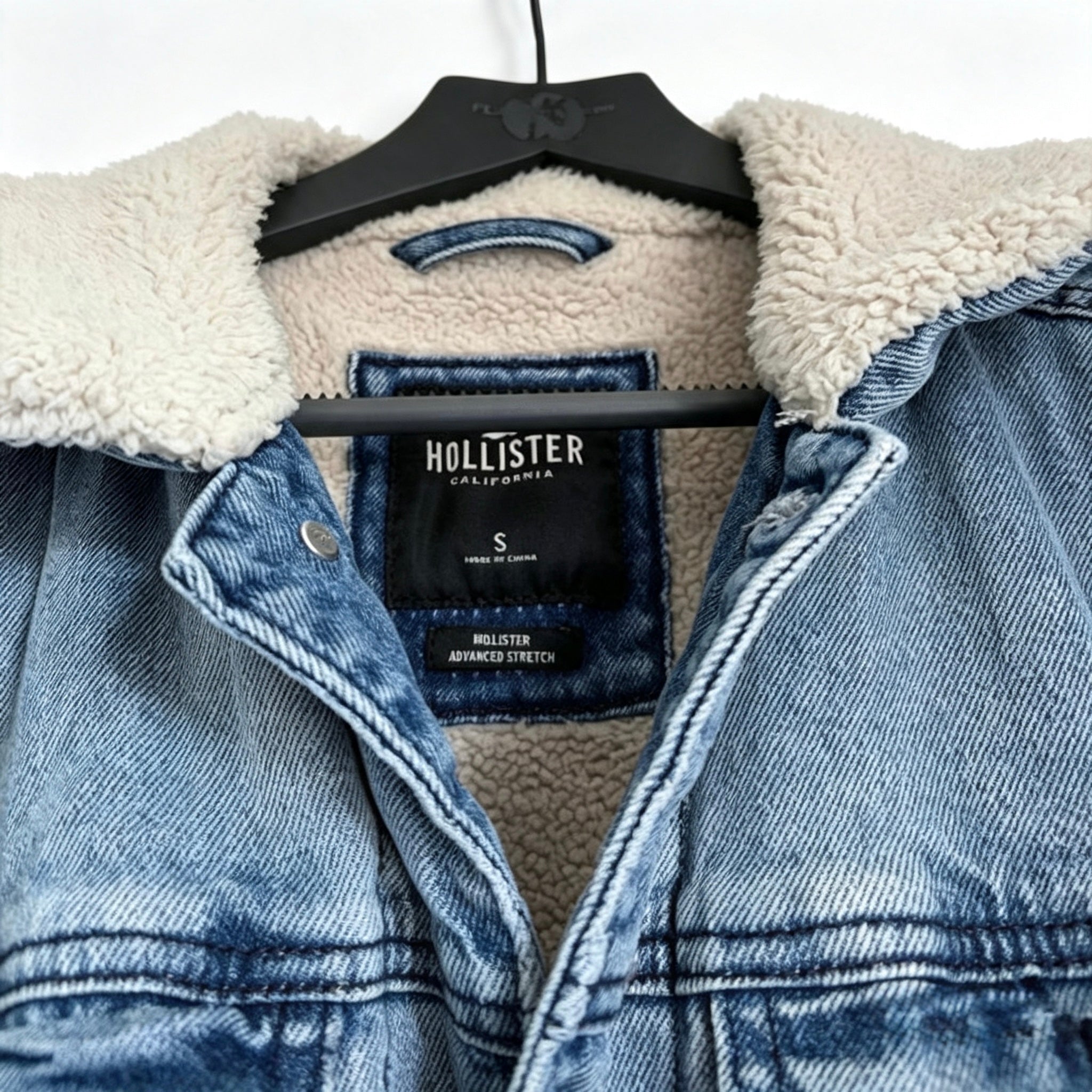 Hollister Light Wash Denim Shearling-Lined Jacket – Size S