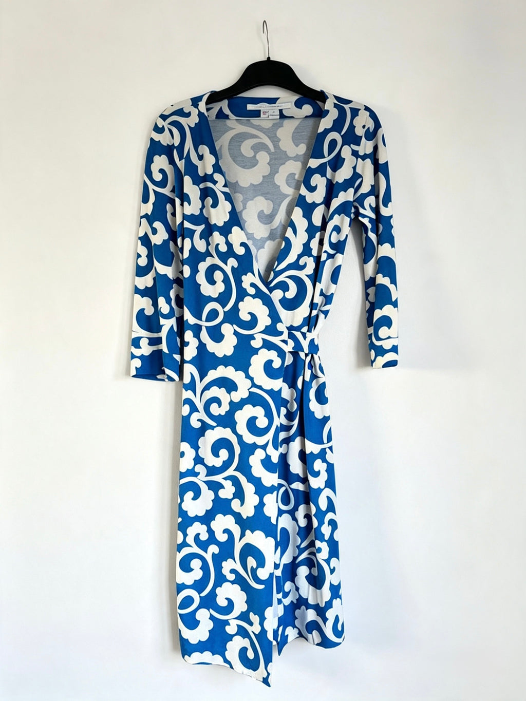 Diane von Furstenberg DVF Blue & White Silk Wrap Dress – US 4 (UK 8)